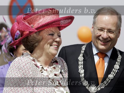 Scheveningen 30 april 2005
Koningin Beatrix in Scheveningen met familie.
Koningin Beatrix en Wim Deetman