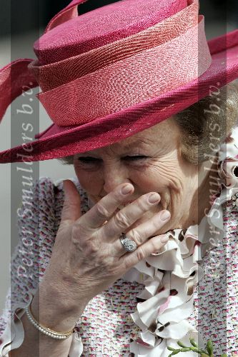 Scheveningen 30 april 2005
Koningin Beatrix in Scheveningen met familie.
Koningin Beatrix lachend
