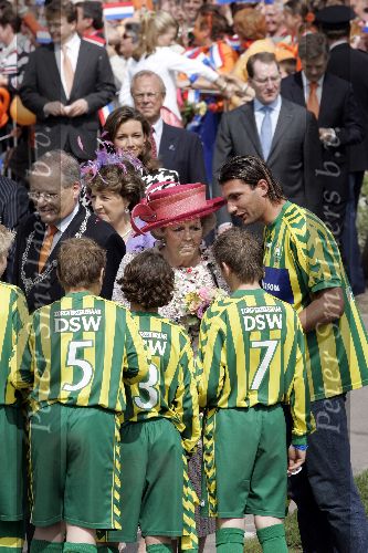 Scheveningen 30 april 2005
Koningin Beatrix in Scheveningen met familie.
Koningin Beatrix