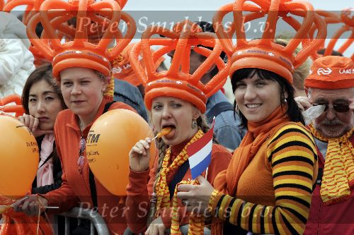 Scheveningen 30 april 2005
Koningin Beatrix in Scheveningen met familie.
Publiek