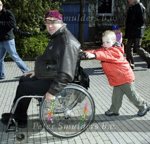 Harderwijk 9 april 2005
Opening dolfinarium Harderwijk.
Koos Alberts met vrouw en kleinkinderen