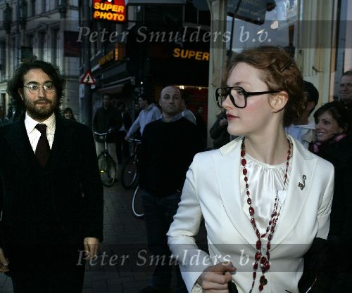Amsterdam 27 april 2005
Feestje 20 jarig bestaan Tommy Hilfiger.
Lizzy Jagger met vriend Lennon
Peter Smulders bv