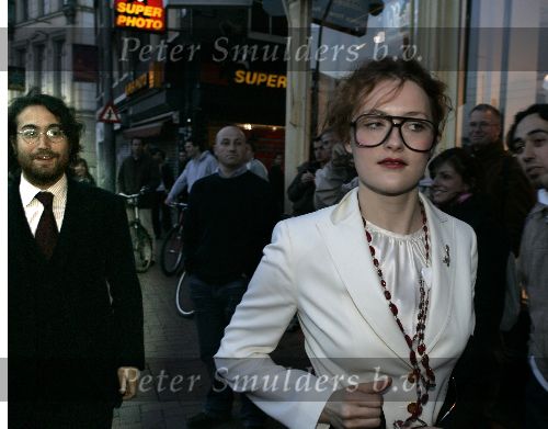 Amsterdam 27 april 2005
Feestje 20 jarig bestaan Tommy Hilfiger.
Lizzy Jagger met vriend Julian Lennon