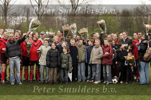 Amsterdam 9 april 2005
AFC 3 wordt kampioen. AFC met Ruud Gullit Stanley Menzo, Aron Winter, Johnny v t Schip, Marco v Basten (nummer 14), John Ewbank en Duncan Stutterheim.