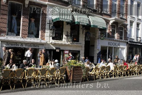 Amsterdam 12 april 2005
Harry Mulisch op terras bij Maxie\'s op de pc Hooftstraat.