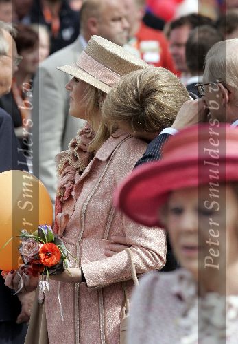 Scheveningen 30 april 2005
Koningin Beatrix in Scheveningen met familie.
Prins Willem Alexander en Maxima zwanger met hoed