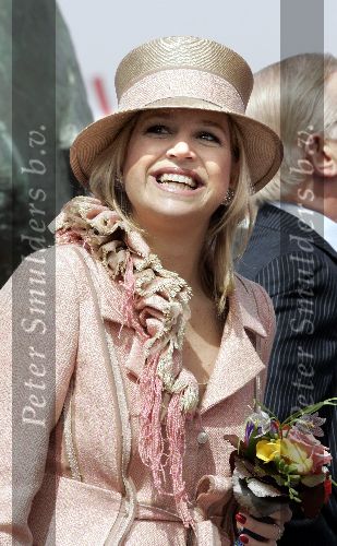 Scheveningen 30 april 2005
Koningin Beatrix in Scheveningen met familie.
Maxima zwanger met hoed