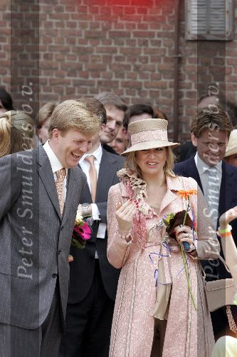 Scheveningen 30 april 2005
Koningin Beatrix in Scheveningen met familie.
Maxima zwanger met hoed en Prins Willem Alexander