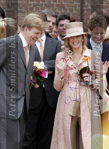 Scheveningen 30 april 2005
Koningin Beatrix in Scheveningen met familie.
Maxima zwanger met hoed en Prins Willem Alexander