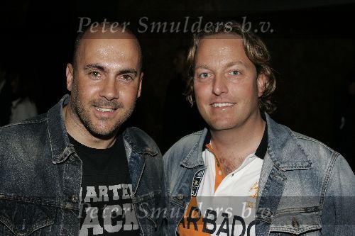 Amsterdam 26 april 2005
Presentatie boek Regilio Tuur in escape.
Mental Theo en Rob Toonen