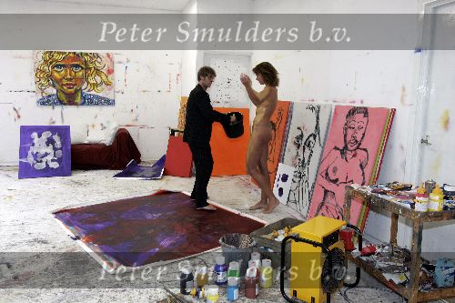 Amsterdam 7 april 2005
Micky Hoogendijk maakt met haar naakte lichaam een schilderij
voor het goede doel.