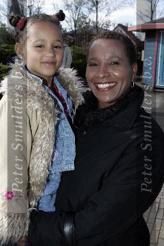 Harderwijk 9 april 2005
Opening dolfinarium HARDERWIJK.
Nelli Cooman met dochter