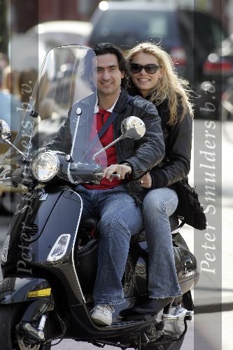 Amsterdam 23 april 2005
Nicolette v Dam met vriend op vespa scooter