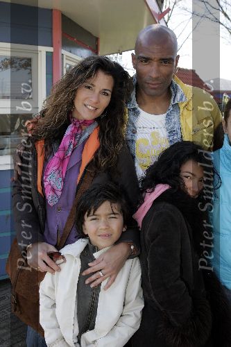 Harderwijk 9 april 2005
Opening dolfinarium HARDERWIJK.
Quincy Trustfull met Orlando Trustfull en kinderen