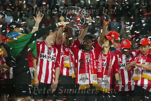 Eindhoven, 23 April 2005 Kampioenswedstrijd PSV-Vitesse, 
eindstand 3-0
PSV Landskampioen 2004/2005
Mark v Bommel met kampioensschaal Gomes Andre Ooijer Park Addo Remco v d Schaaf Alex PSV Farfan Kasper Bogelund Johann Vogel Lee Phillip Cocu.