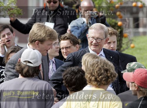 Scheveningen 30 april 2005
Koningin Beatrix in Scheveningen met familie.
Prins Willem Alexander en Pieter v Vollenhoven