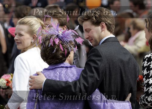 Scheveningen 30 april 2005
Koningin Beatrix in Scheveningen met familie.
Prinses Margriet en Prins Floris