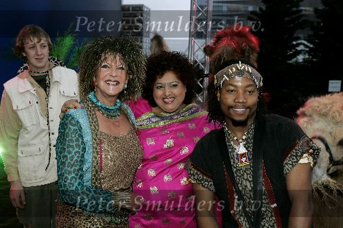 Amsterdam 13 april 2005
Premiere African Footprint in Pepsi stage.
Priscilla jana met Astrid Engels
.