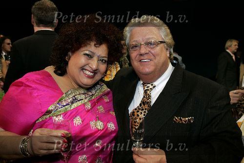 Amsterdam 13 april 2005
Premiere African Footprint in Pepsi stage.
Tony Tetro met Priscilla Jana (ambassadeur Zuid Africa)