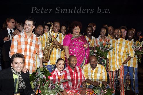Amsterdam 13 april 2005
Premiere African Footprint in Pepsi stage.
Priscilla Jana (ambassadeur Zuid Africa) met cast