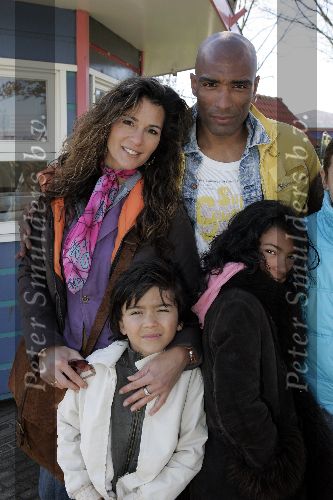 Harderwijk 9 april 2005
Opening dolfinarium HARDERWIJK.
Quincy Trustfull met Orlando Trustfull en kinderen