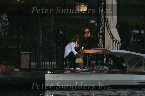 Amsterdam 25 april 2005
Rebecca Loos gaat varen  op boot met vriendin