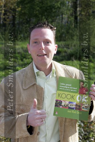 Amsterdam 22 april 2005
Rob Geus met zijn kookboek