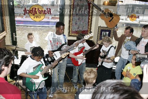 Amsterdam 17 april 2005
Presentatie dvd MY dad is a rockstar bij Hard Rock cafe.