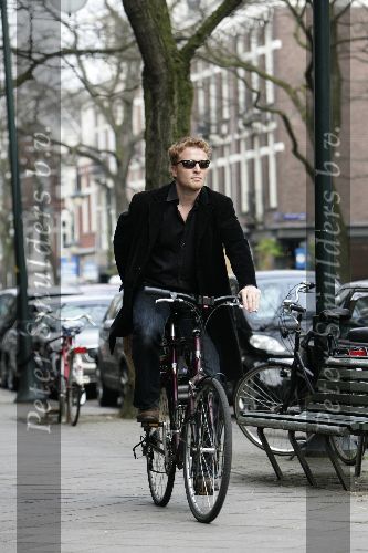 Amsterdam 15 april 2005
Roef Ragas op fiets in cornelis schuytstraat