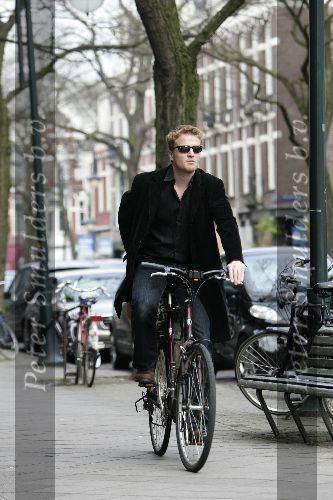Amsterdam 15 april 2005
Roef Ragas op fiets in cornelis schuytstraat