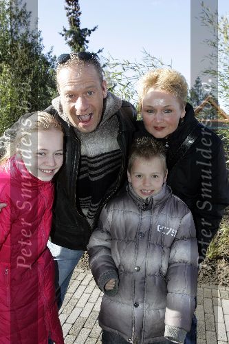 Harderwijk 9 april 2005
Opening dolfinarium HARDERWIJK.
Ron Boszhard met gezin