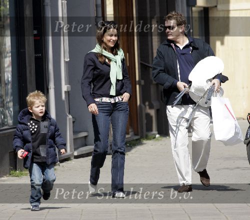 Amsterdam 23 april 2005
Soren Lerby verliefd met zijn vrouw Arlette en zoontje