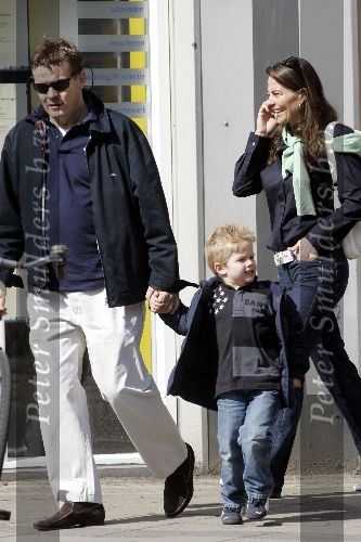 Amsterdam 23 april 2005
Soren Lerby verliefd met zijn vrouw Arlette en zoontje
