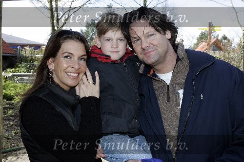 Harderwijk 9 april 2005
Opening dolfinarium HARDERWIJK.
Suzanne Blokhuis met gezin
