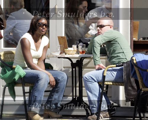 Amsterdam 2 april 2005
Tjeerd Oosterhuis en Edsilia Rombley op terras