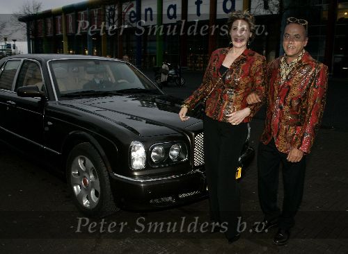 Amsterdam 13 april 2005
Premiere African Footprint in Pepsi stage.
Tonny Thunisse met Oscar Hammerstein voor Bentley