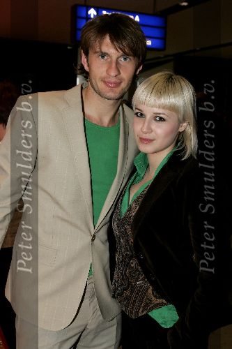 Amsterdam 24 april 2005
Premiere de Jantjes in de rai.
Viktoria Koblenko met gsm