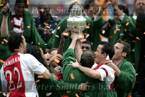 Rotterdam, 7 Mei 2006
Feyenoord stadion Gatorade Cup (KNVB-beker ) Seizoen 2005/2006
AJAX-PSV, eindstand 2-1
Galasek met de beker