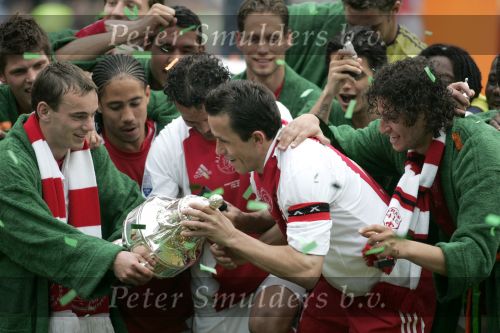 Rotterdam, 7 Mei 2006
Feyenoord stadion Gatorade Cup (KNVB-beker ) Seizoen 2005/2006
AJAX-PSV, eindstand 2-1
Blijdschap bij Wesley Sneijder, Galasek en Nourdin Boukhari