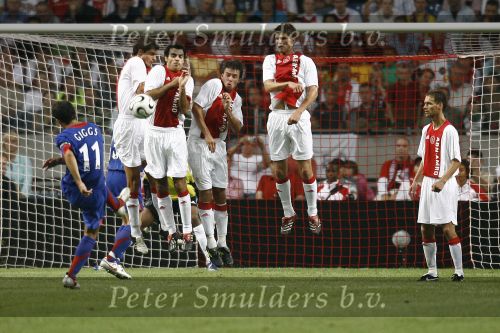 Amsterdam, 5 Augustus 2006
AJAX-Manchester United, eindstand 0-1
Klaas Jan Huntelaar Kenneth Perez
© foto Edwin van Zandvoort
