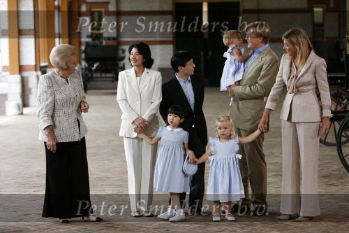 Apeldoorn 18 augustus 2006
Fotosessie Koningin Beatrix met Maxima Prins Willem Alexandert Amalia Alexia en de keizerlijke hoogheden van Japan Prins Naruhito Prinses Masako en prinses Aiko op paleis het Loo.