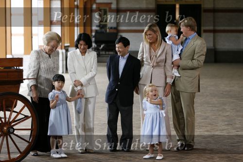 Apeldoorn 18 augustus 2006
Fotosessie Koningin Beatrix met Maxima Prins Willem Alexandert Amalia Alexia en de keizerlijke hoogheden van Japan Prins Naruhito Prinses Masako en prinses Aiko op paleis het Loo.