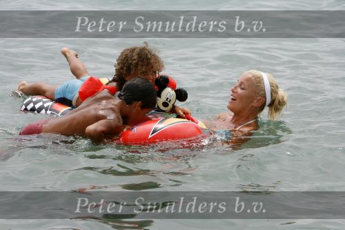 Ibiza 27 juli 2006
Angela Kluivert met haar zoons Justin en Ruben  op Ibiza.  
Peter Smulders bv