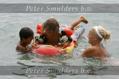 Ibiza 27 juli 2006
Angela Kluivert met haar zoons Justin en Ruben  op Ibiza.