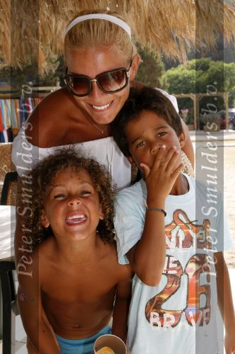Ibiza 27 juli 2006
Angela Kluivert met haar zoons Justin en Ruben  op Ibiza.