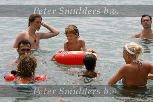 Ibiza 27 juli 2006
Angela Kluivert met haar zoons Justin en Ruben  op Ibiza.