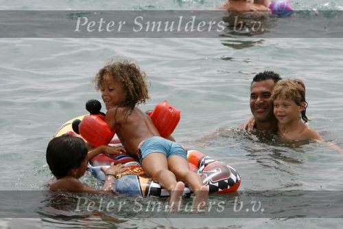 Ibiza 27 juli 2006
Angela Kluivert met haar zoons Justin en Ruben  op Ibiza.