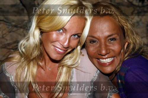 Ibiza 28 juli 2006
Patty Brard  en Angela Kluivert  op  Ibiza.