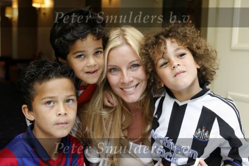 Amsterdam 29 mei 2006
Presentatie boek Patrick Kluivert in hotel Krasnapolsky.
 Angela Quincy  Justin en ruben
Peter Smulders bv