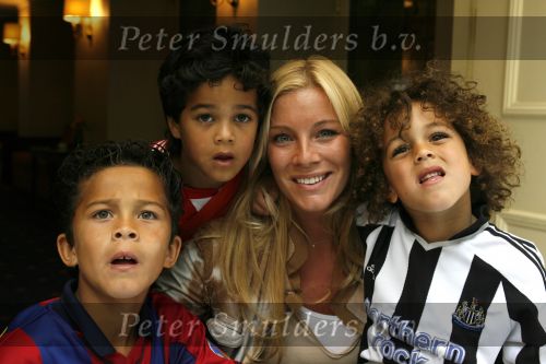 Amsterdam 29 mei 2006
Presentatie boek Patrick Kluivert in hotel Krasnapolsky.
 Angela Quincy  Justin en ruben
Peter Smulders bv